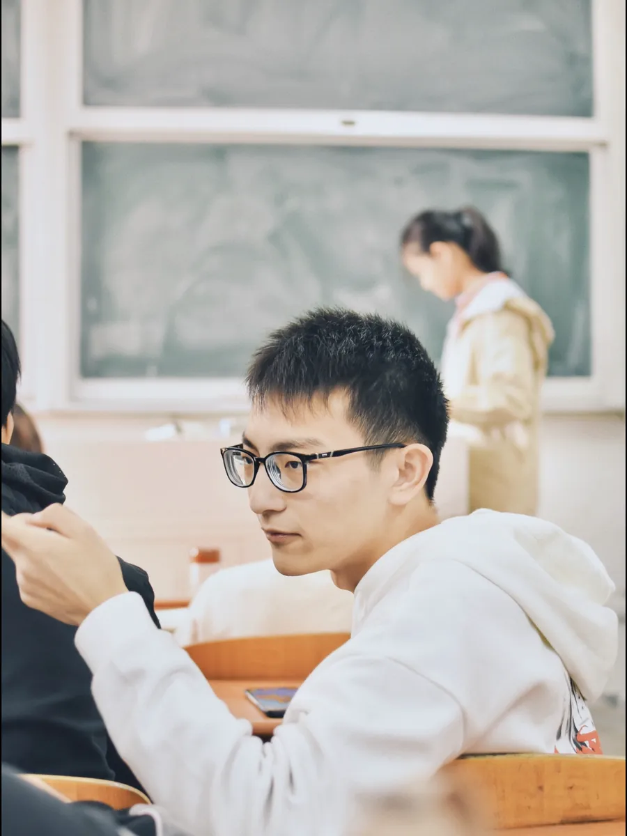 Học sinh trong lớp học